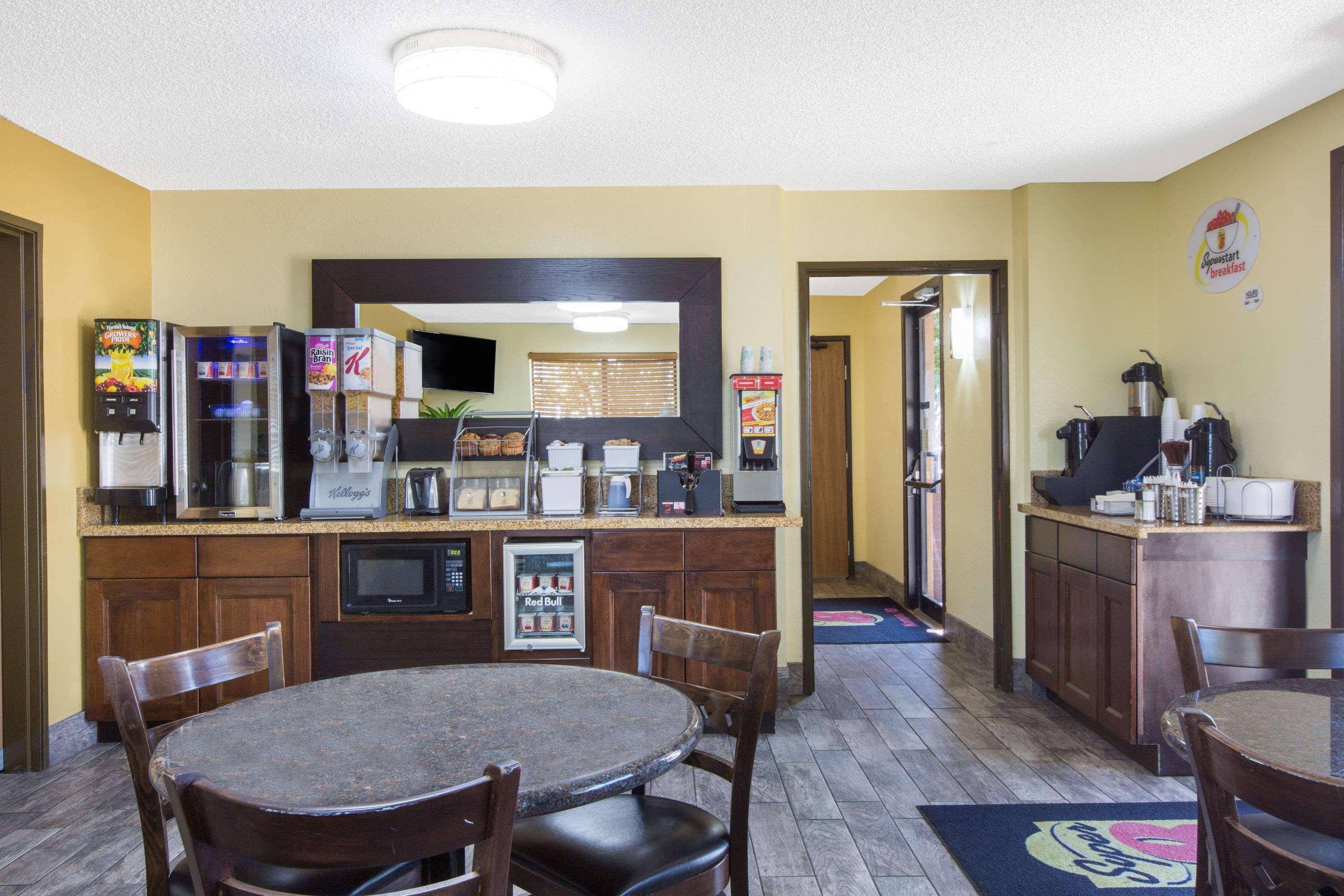 Super 8 by Wyndham Nampa Hotel Bagian luar foto