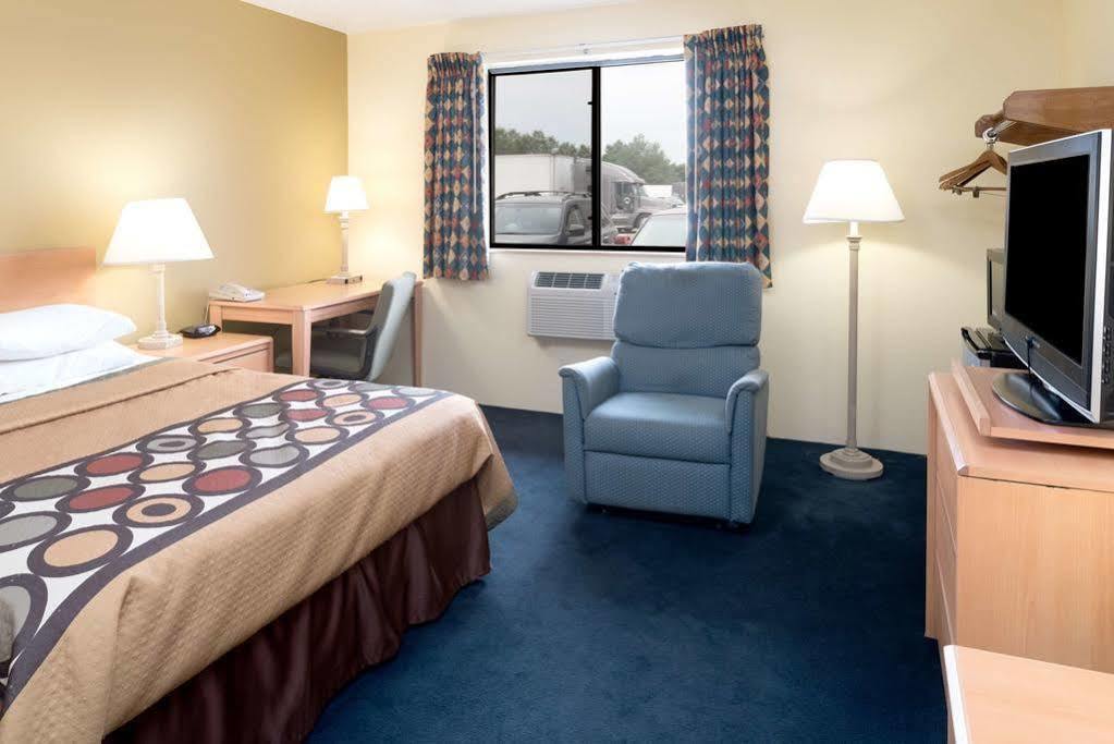 Super 8 by Wyndham Nampa Hotel Bagian luar foto