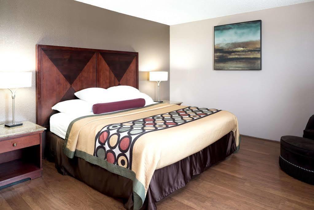 Super 8 by Wyndham Nampa Hotel Bagian luar foto