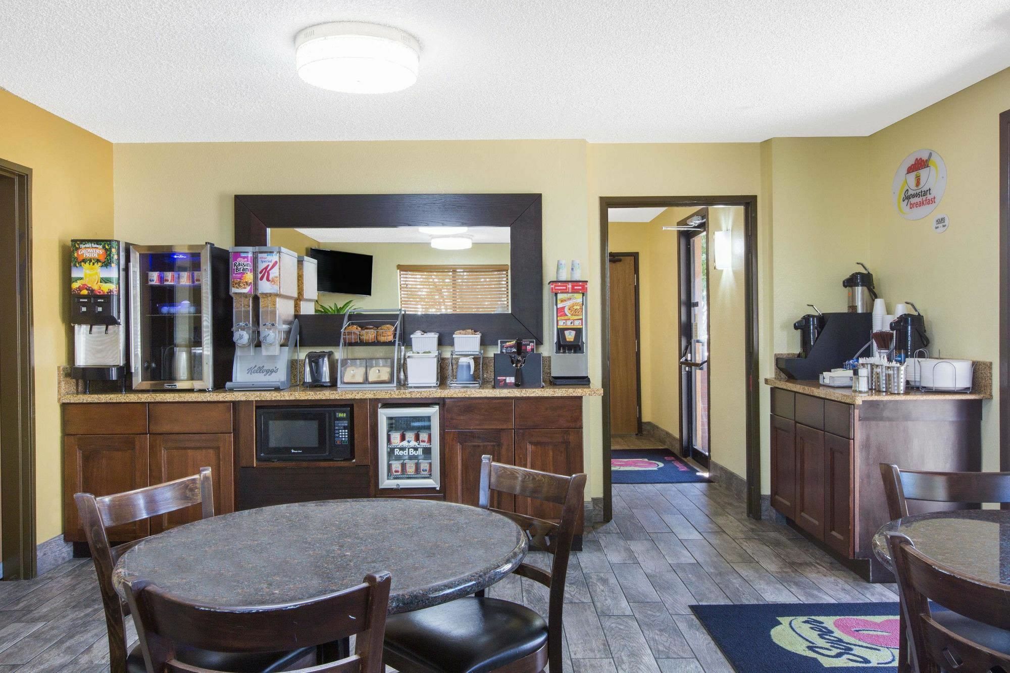Super 8 by Wyndham Nampa Hotel Bagian luar foto